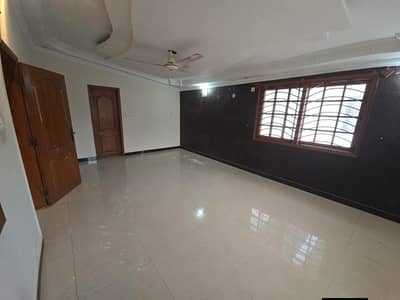 300yards Independent Renovated Bungalow In Dha Phase 4