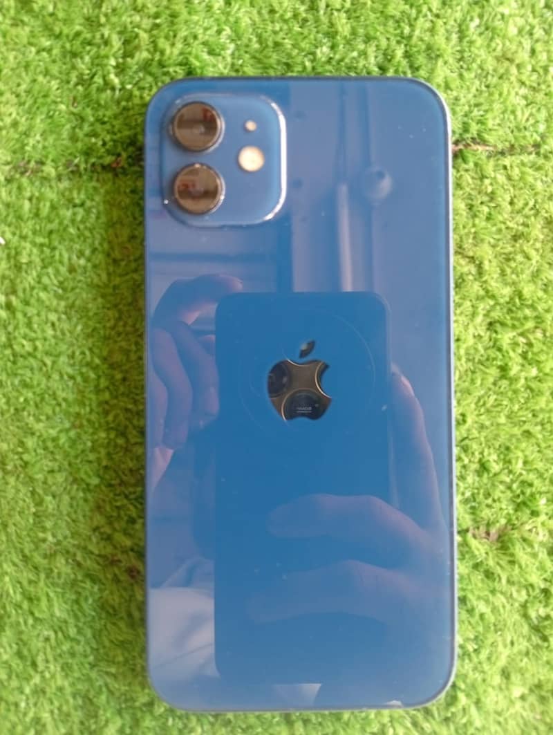 Apple iPhone 12 4