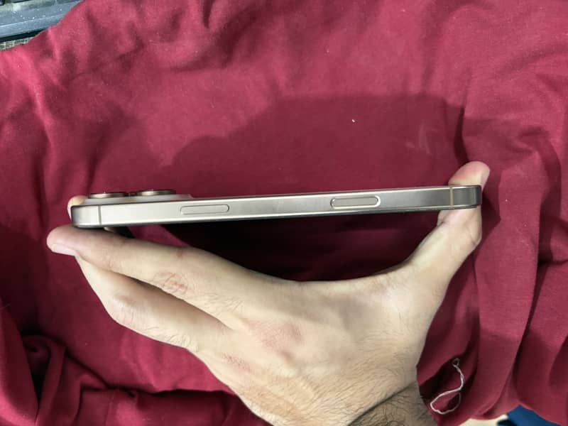IPHONE 16 PRO MAX 10