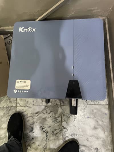 Knox 10 kv ongrid inverter condition 10 by 10 slightly used in warran