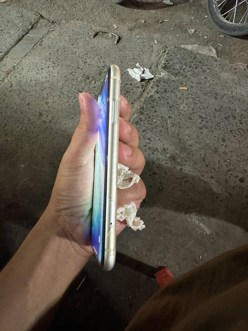 Apple iPhone 11 5