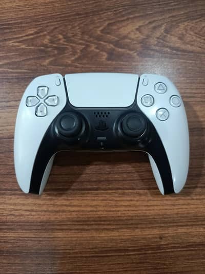 PS5 Genuine Controller of PS5 in Mismt condition