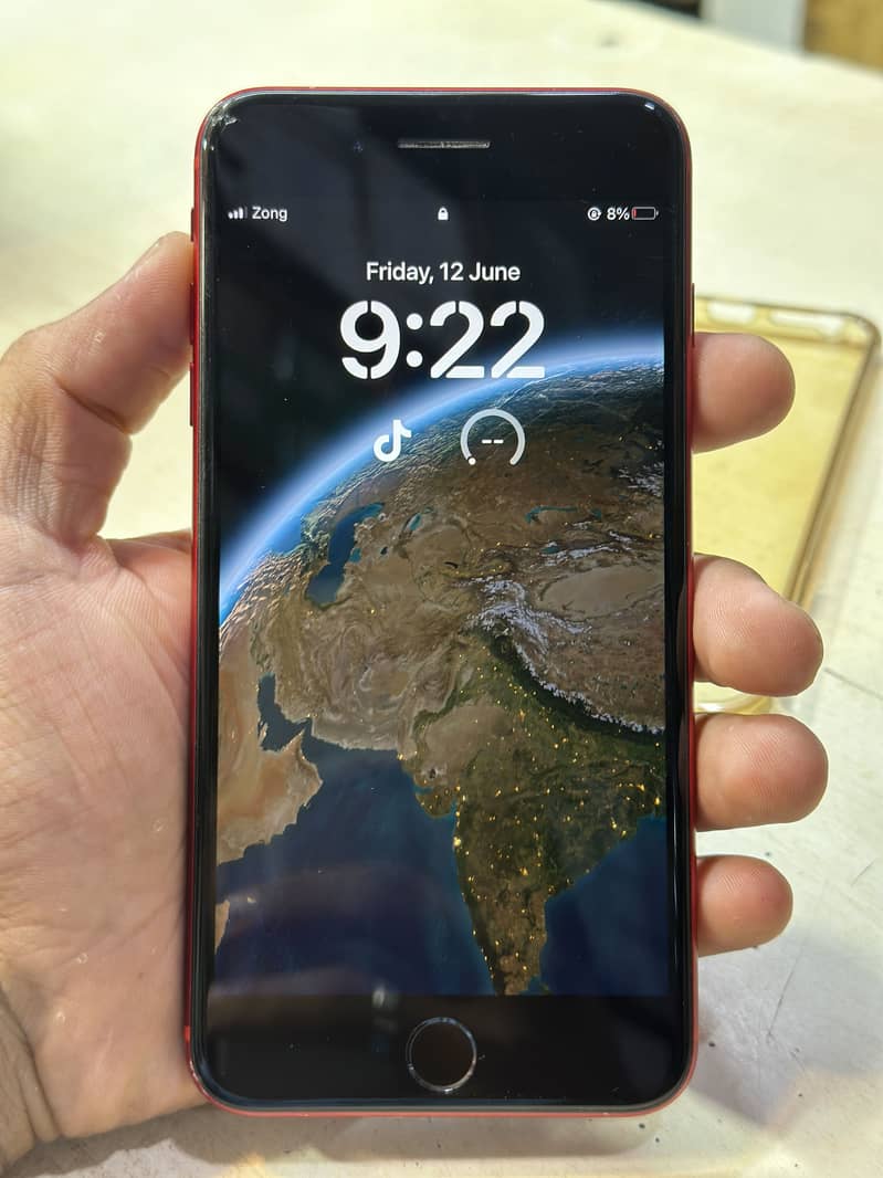Apple iPhone 8 Plus 0
