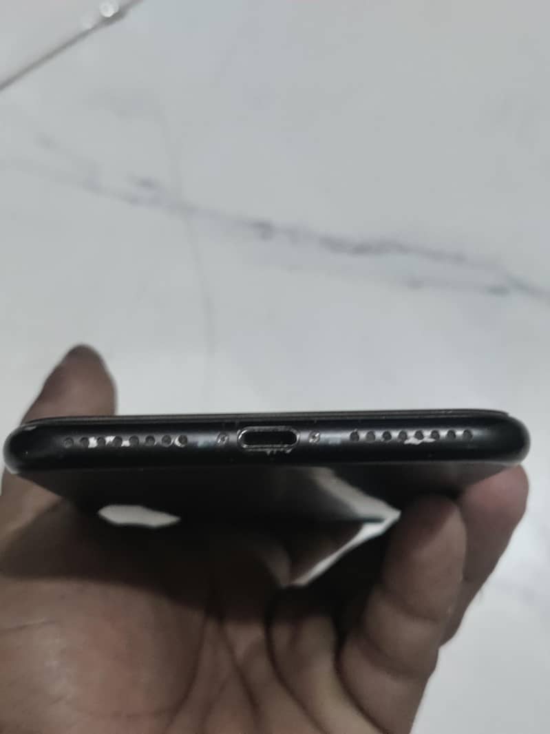 Apple iPhone 7 Plus 0