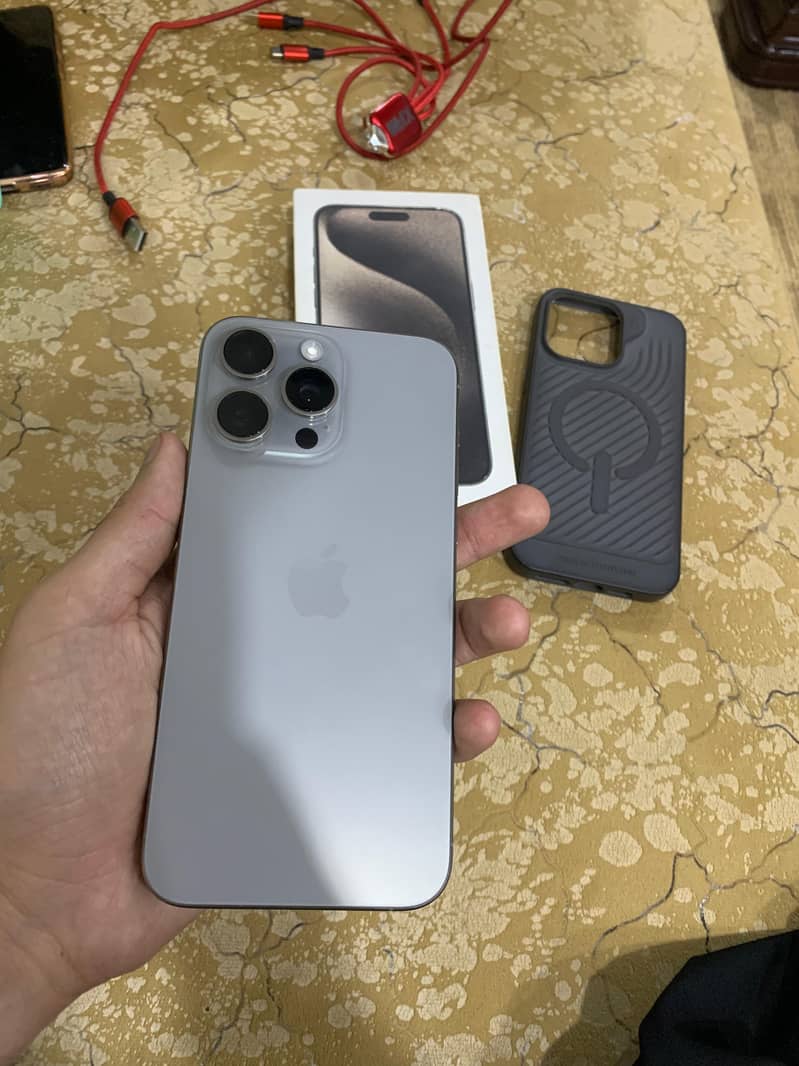 iPhone 15 pro max 0