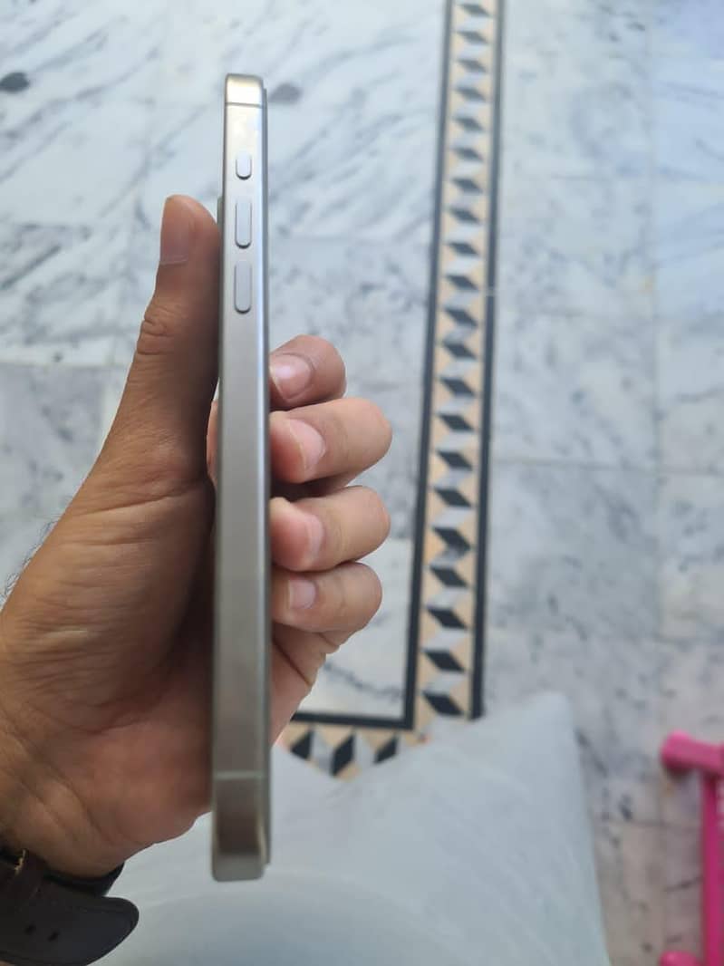 iPhone 15 pro max 2