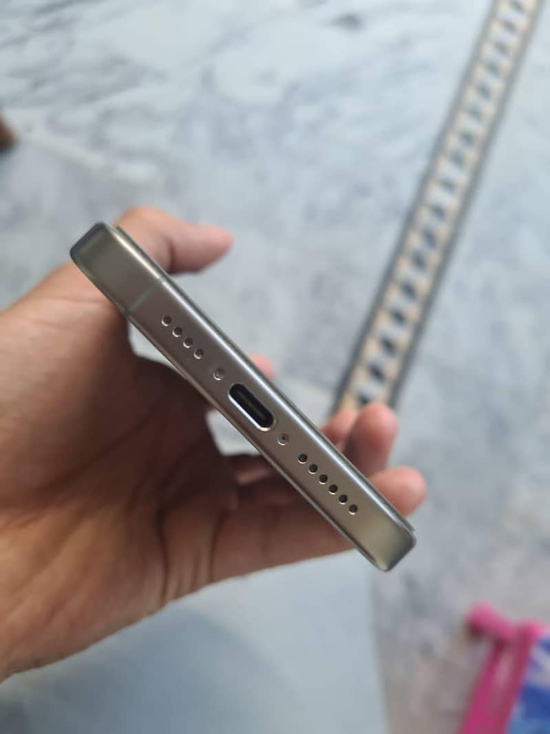 iPhone 15 pro max 3