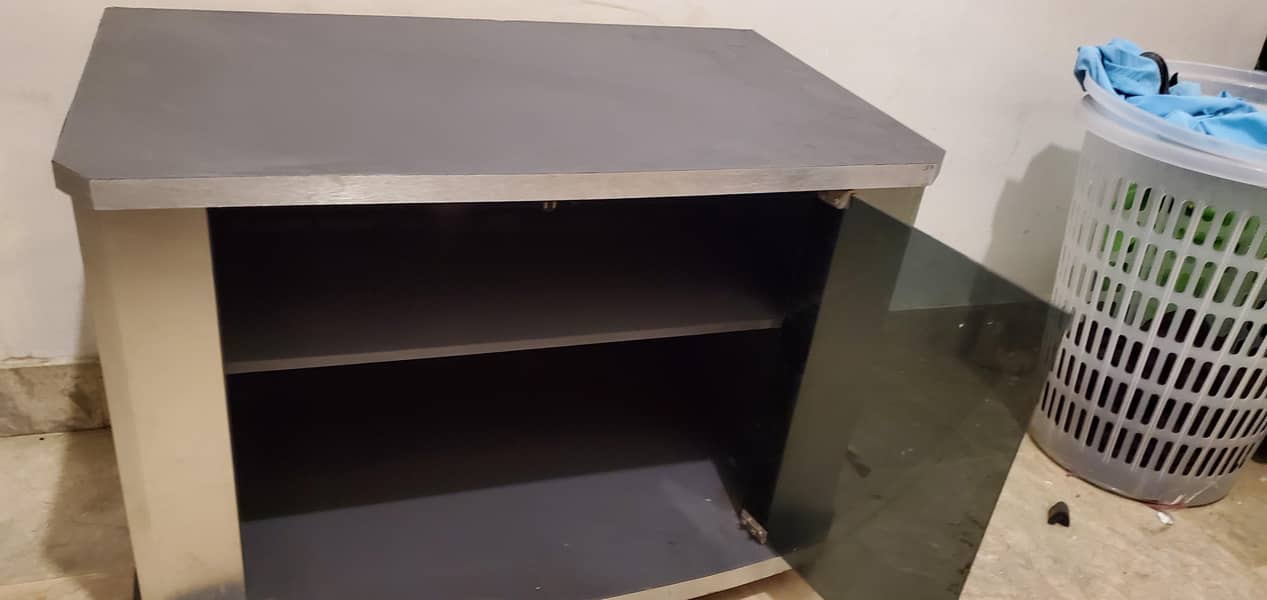 tv table good condition 1