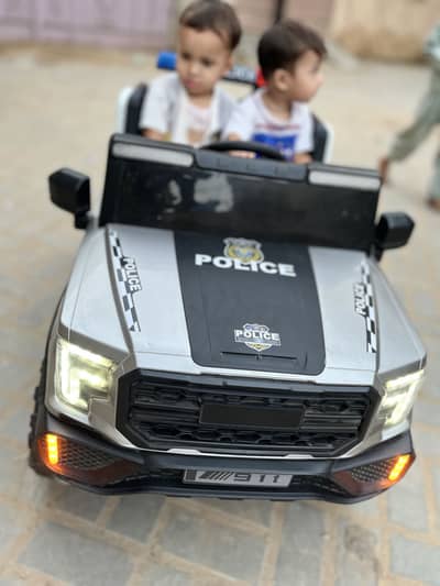 Kids jeep kids car 10/10 condition car available 03030215133 wapp only