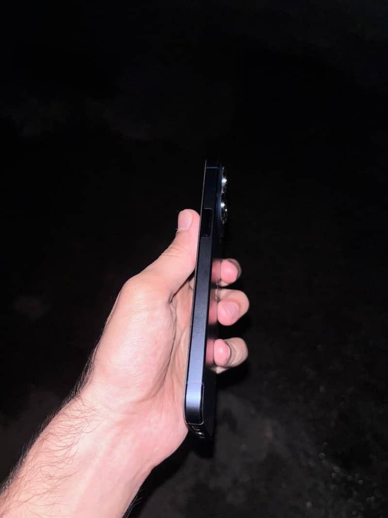 iPhone 15 Pro Max 3