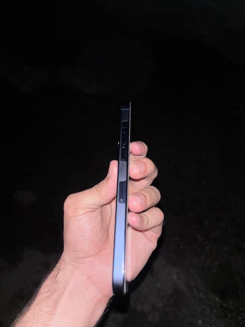 iPhone 15 Pro Max 4