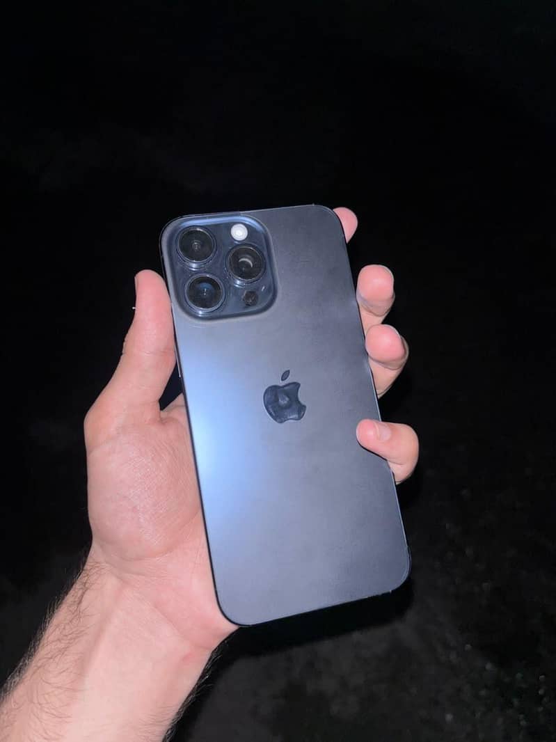 iPhone 15 Pro Max 5