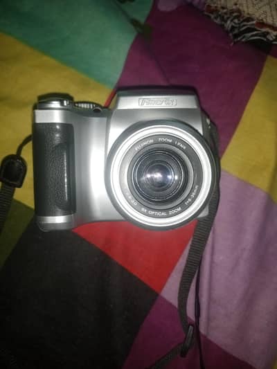 Fine Pix digital camera S304
