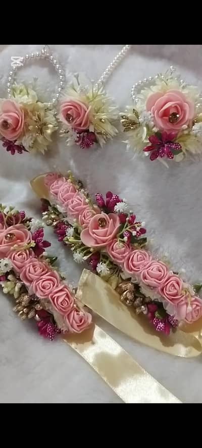 Beautiful Flower Jewellery Set for Mehndi, Mayon & Haldi (Brand New)