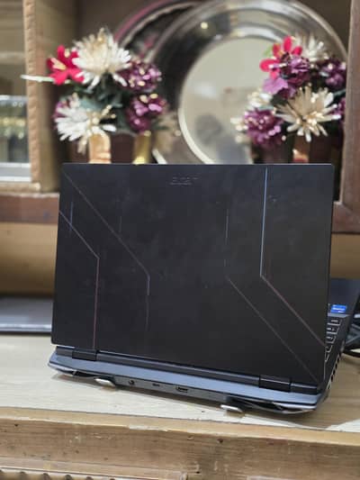 Acer Nitro V  ( i7 12th Gen + Rtx 4060 8GB)