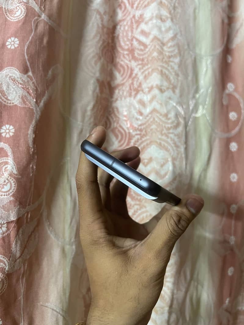 Google Pixel 8 4