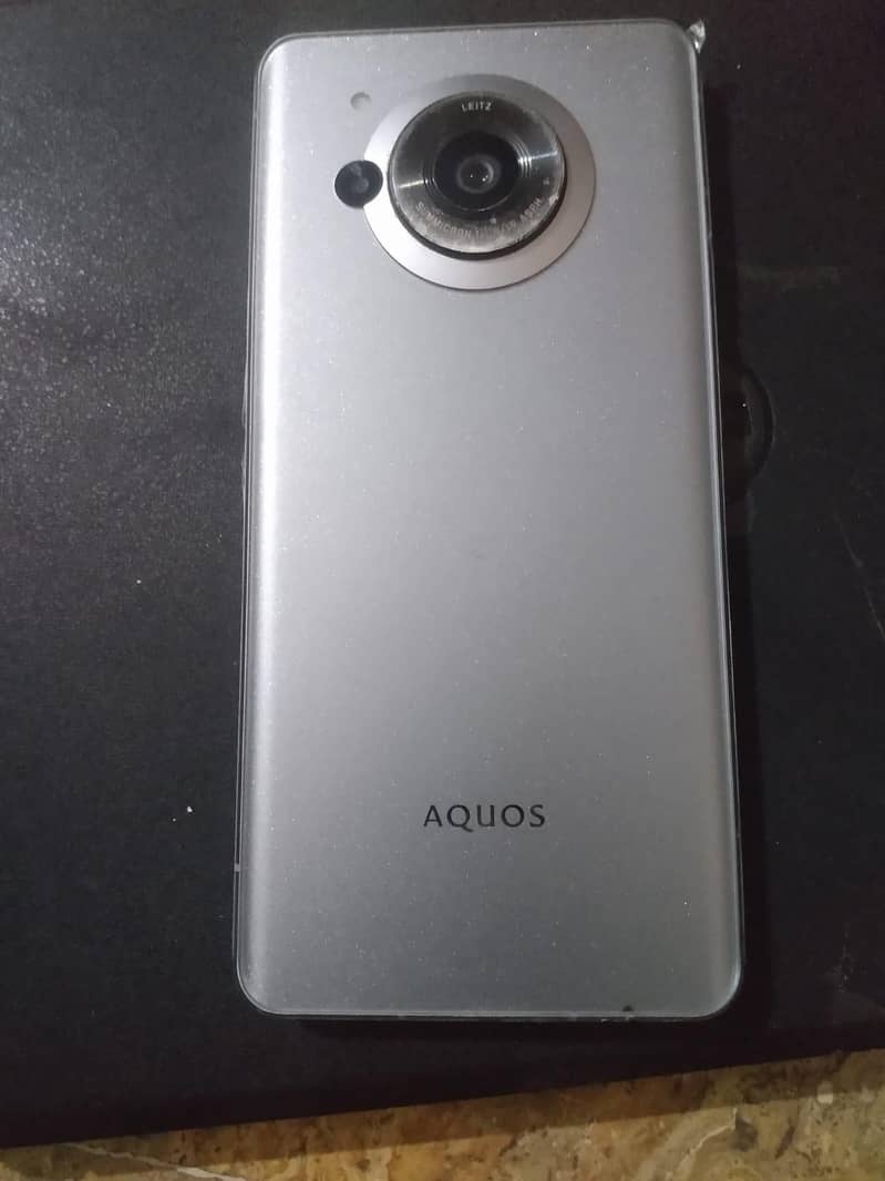 Sharp Aquos r7 0