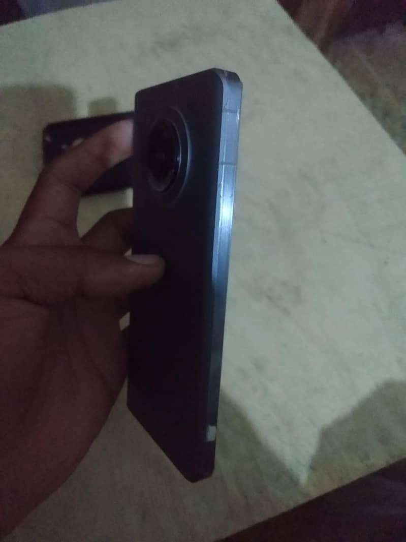 Sharp Aquos r7 2