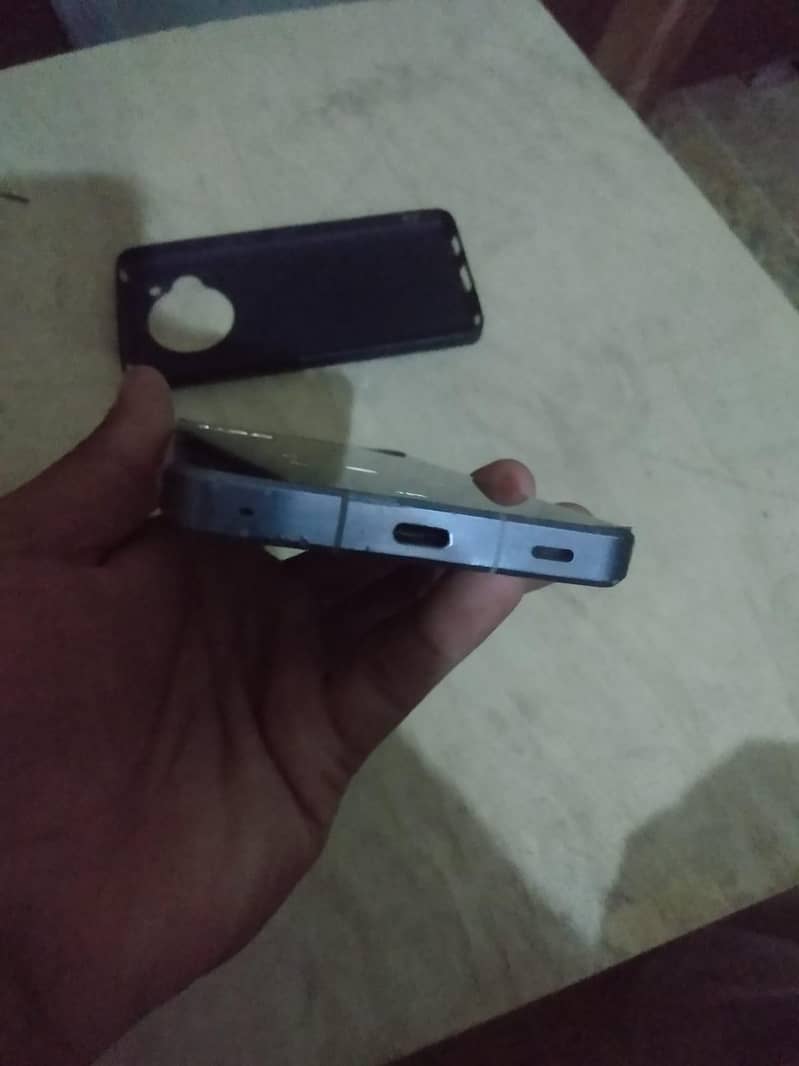 Sharp Aquos r7 8