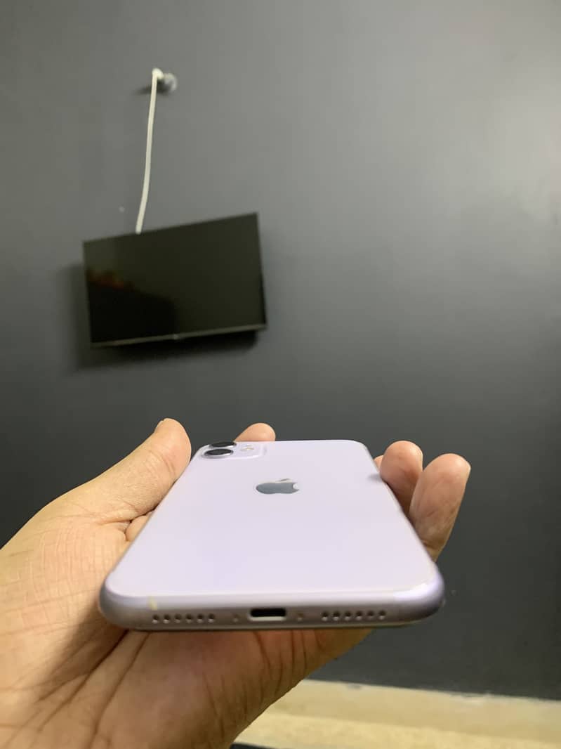 Apple iPhone 11 4