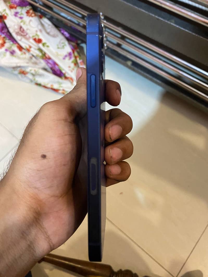 Iphone 12 4