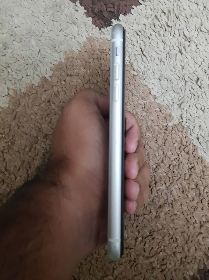 Apple iPhone 11 3