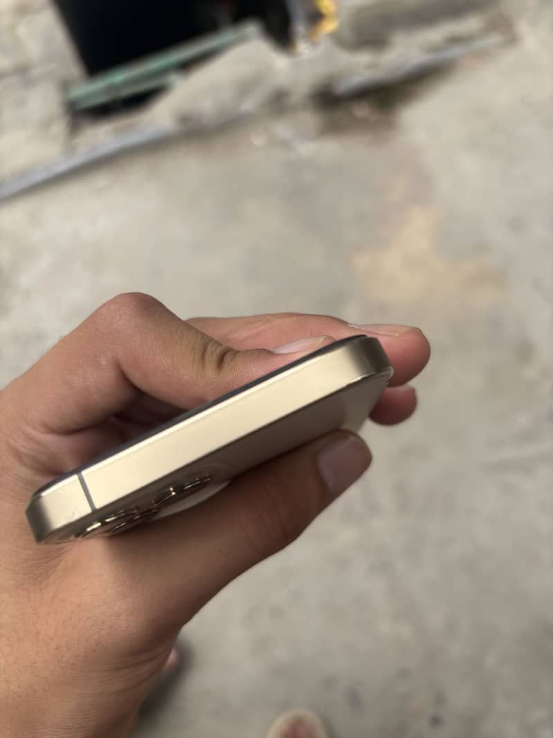 iPhone 12 Pro 4