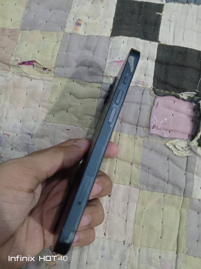 iPhone 13 5