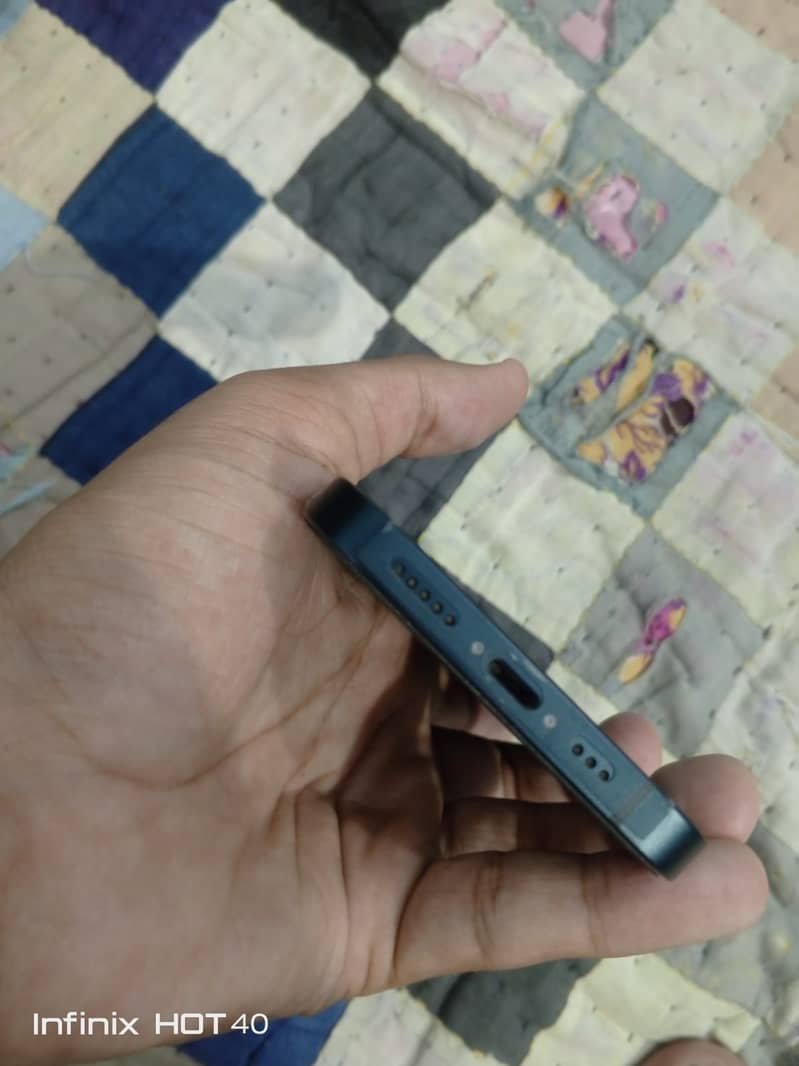 iPhone 13 6