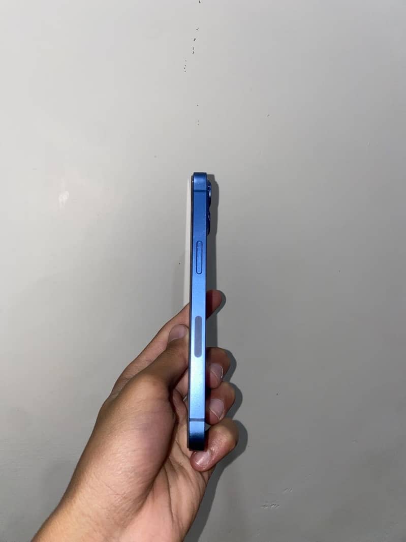 Apple iPhone 13 4