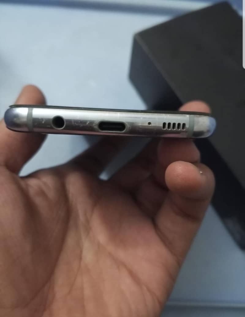 Samsung Mobile S8 Plus 3