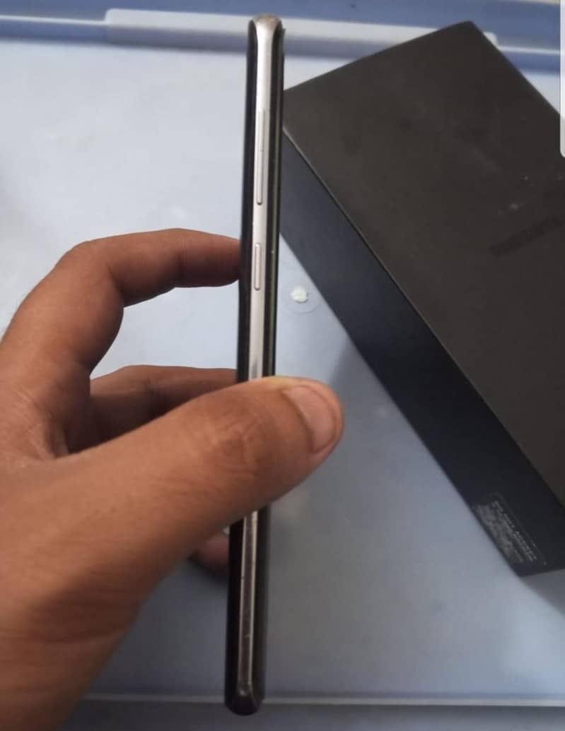 Samsung Mobile S8 Plus 4