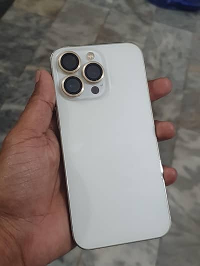 Apple iPhone 13 Pro 256gb PTA Dual Sim 93 BH i phone back Crack minor