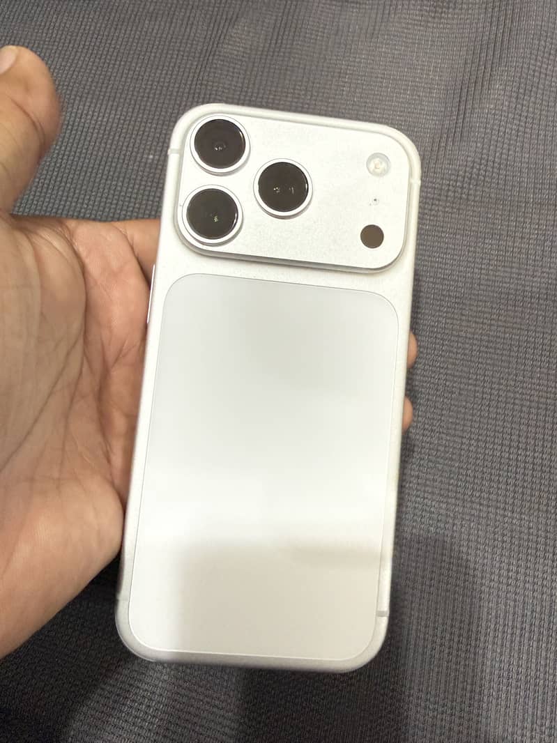 Apple iPhone 17 Pro 0