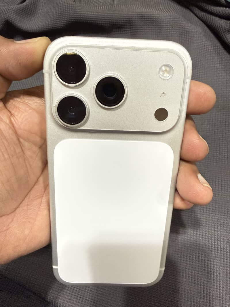 Apple iPhone 17 Pro 3