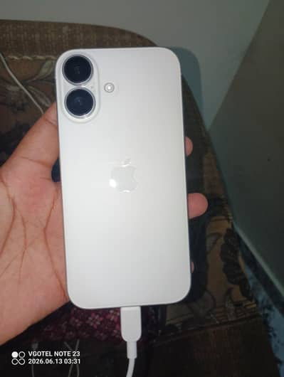 Apple iPhone 16