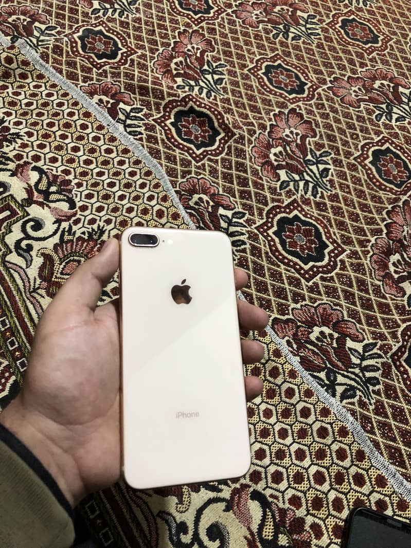 Apple iPhone 8 Plus 0