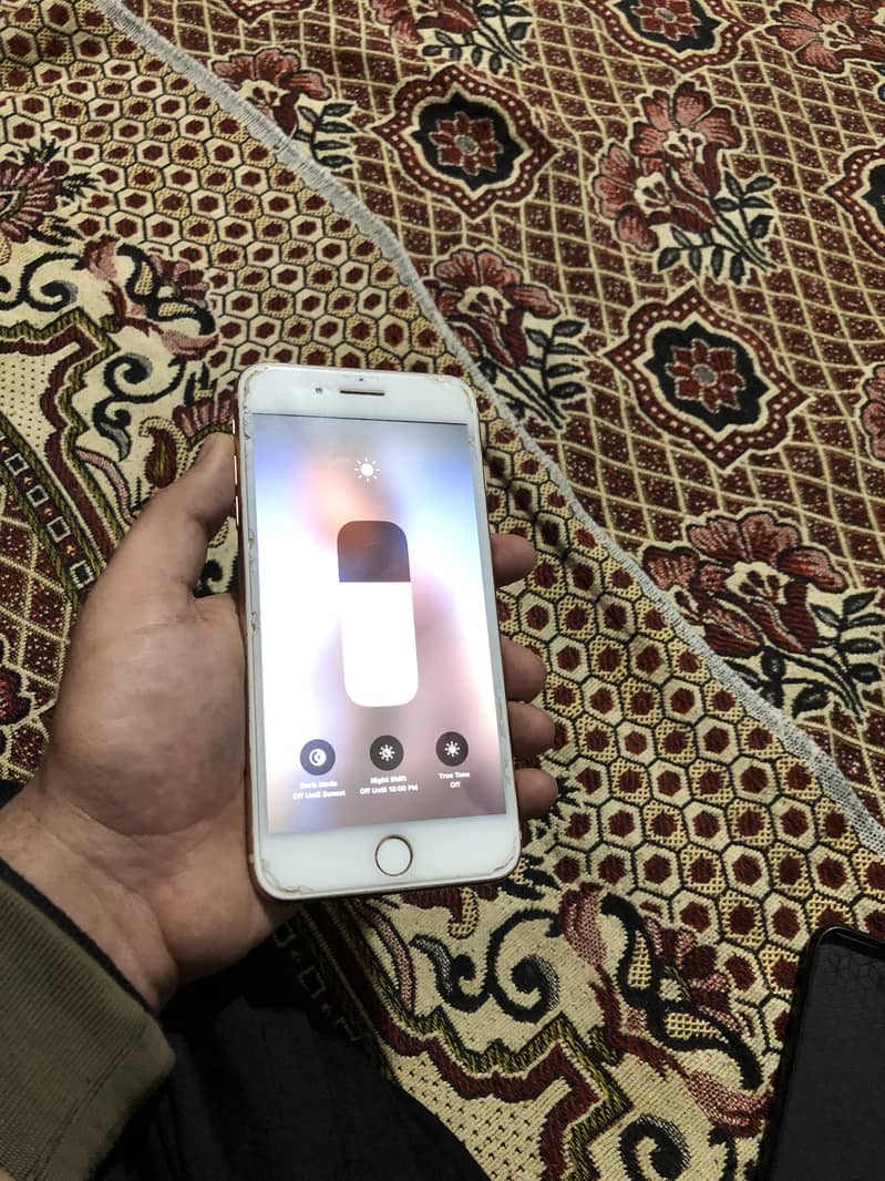 Apple iPhone 8 Plus 1