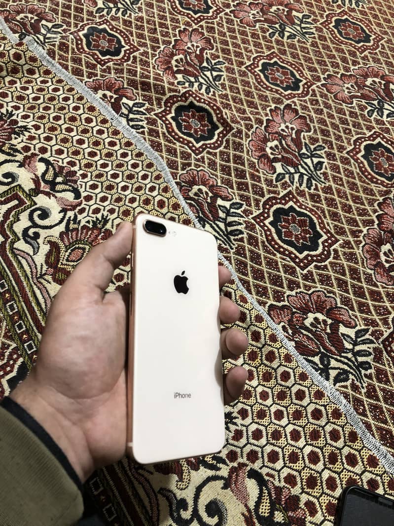 Apple iPhone 8 Plus 3