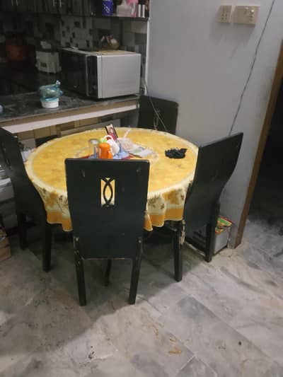 4 chair  duning table. . 03133679090