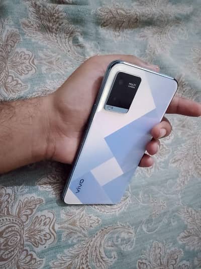 Vivo V21