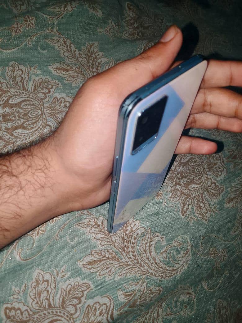 Vivo V21 3