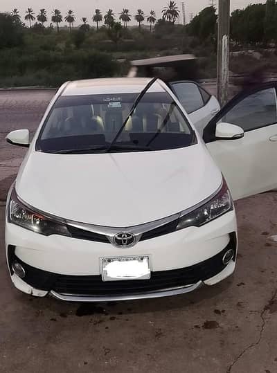 Toyota Corolla GLi automatic super white colour