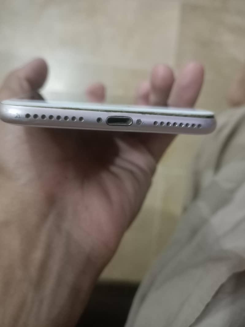 Apple iPhone 7 Plus 2