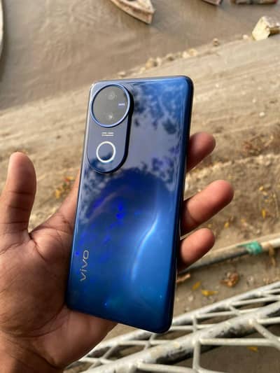 Vivo V50