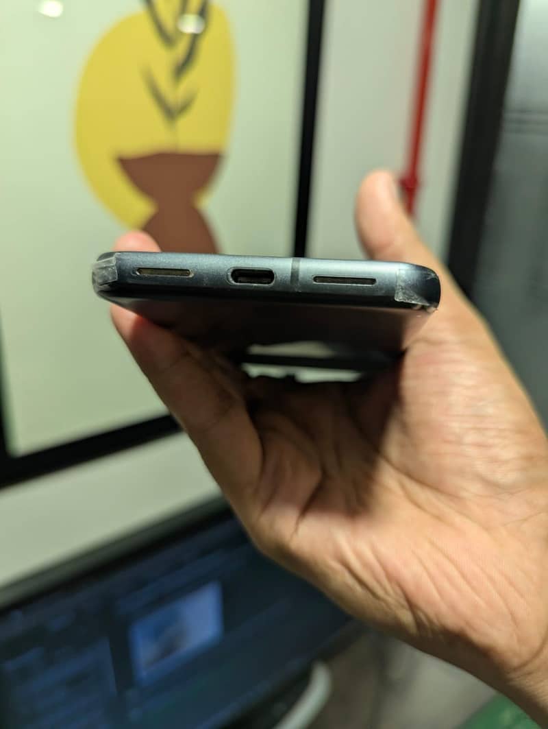 Google Pixel 8 4