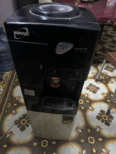 Homage dispenser