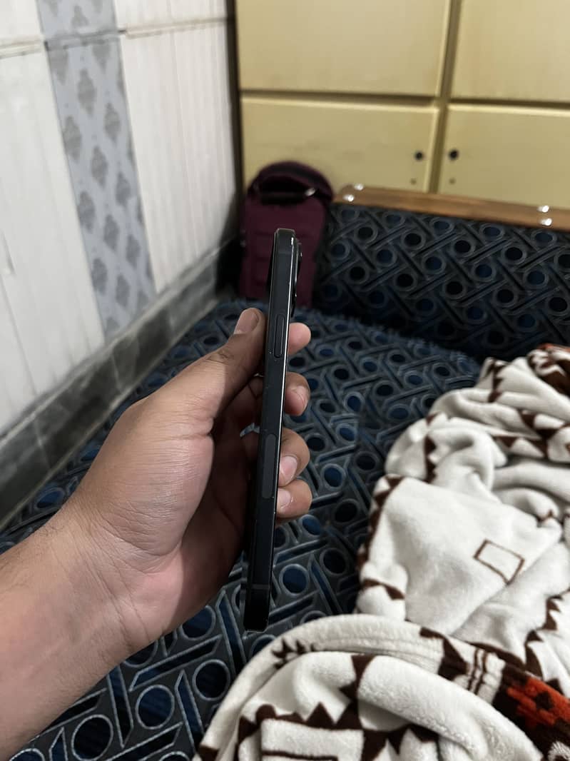 Apple iPhone 15 plus 3