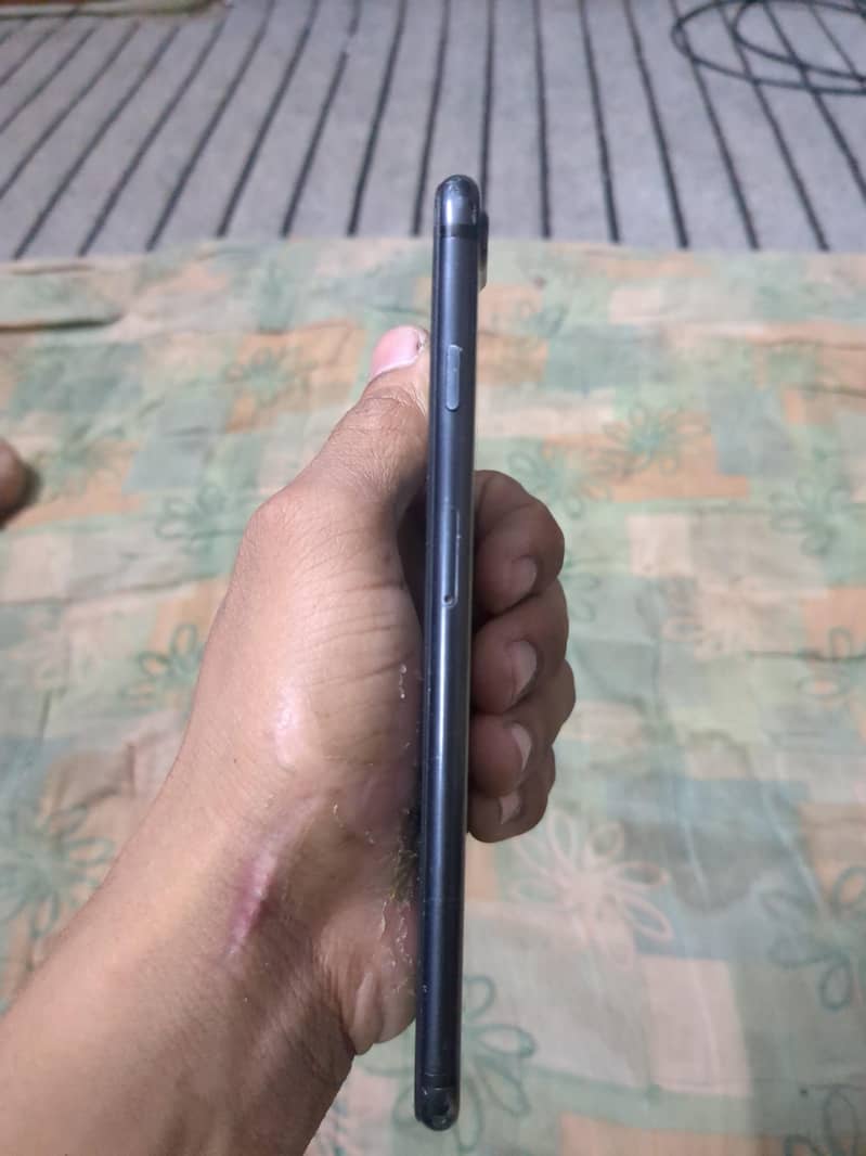 Apple iPhone 7 Plus 1