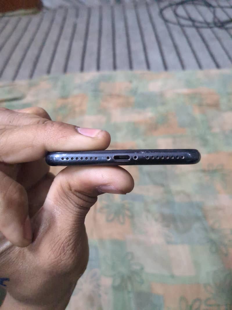 Apple iPhone 7 Plus 2